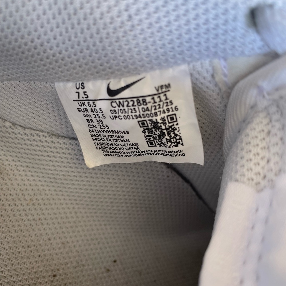 Nike Air Force 1 White Classic Shoes - Picture 2 of 2